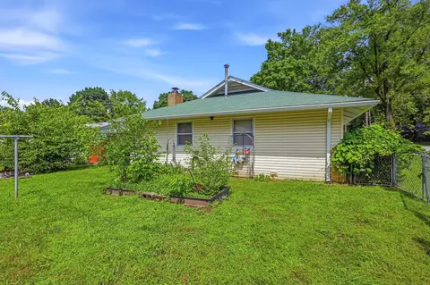 Exterior - 925 S Barnes Ave, Springfield, MO 65802 photo 2 of 5