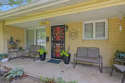 Exterior - 925 S Barnes Ave, Springfield, MO 65802 photo 1 of 5