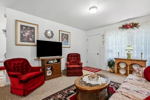 Living - 925 S Barnes Ave, Springfield, MO 65802 photo 1 of 3