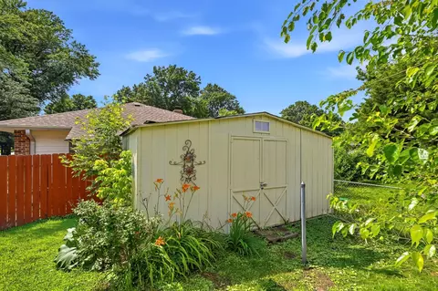 Exterior - 925 S Barnes Ave, Springfield, MO 65802 photo 4 of 5