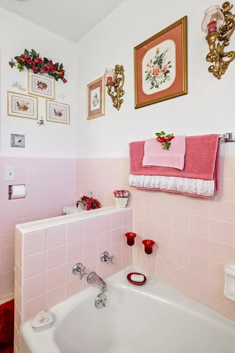 Bath - 925 S Barnes Ave, Springfield, MO 65802 photo 2 of 4