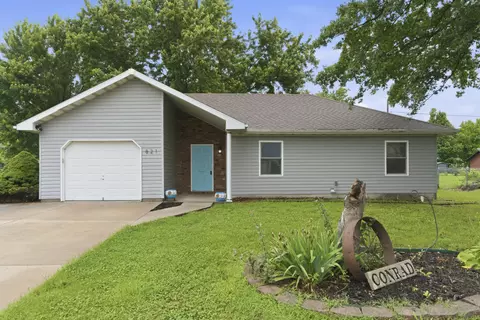 821 W Pearl St, Bolivar, MO 65613