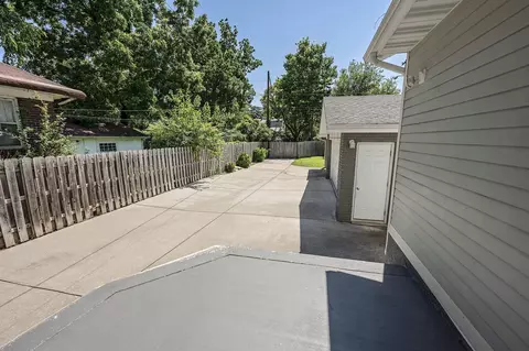 Exterior - 936 S Weller Ave, Springfield, MO 65802 photo 1 of 17