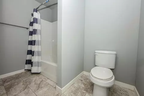 Bath - 936 S Weller Ave, Springfield, MO 65802 photo 27 of 33