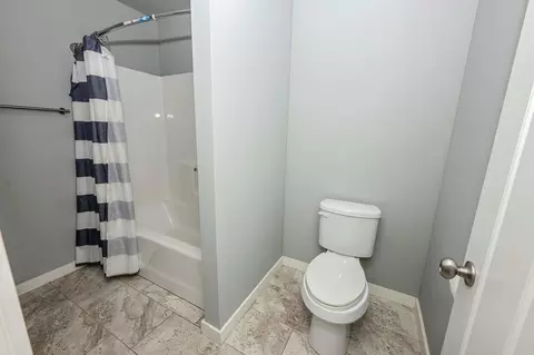 Bath - 936 S Weller Ave, Springfield, MO 65802 photo 28 of 33