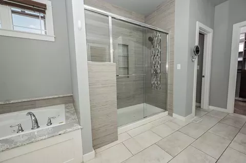 Bath - 936 S Weller Ave, Springfield, MO 65802 photo 7 of 33