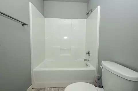 Bath - 936 S Weller Ave, Springfield, MO 65802 photo 31 of 33