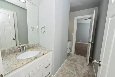 Bath - 936 S Weller Ave, Springfield, MO 65802 photo 24 of 33