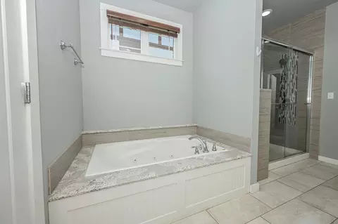 Bath - 936 S Weller Ave, Springfield, MO 65802 photo 5 of 33