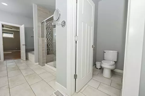 Bath - 936 S Weller Ave, Springfield, MO 65802 photo 17 of 33