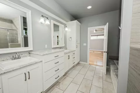 Bath - 936 S Weller Ave, Springfield, MO 65802 photo 14 of 33