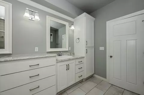 Bath - 936 S Weller Ave, Springfield, MO 65802 photo 11 of 33