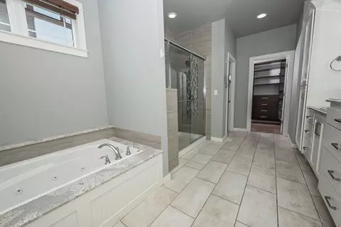 Bath - 936 S Weller Ave, Springfield, MO 65802 photo 6 of 33