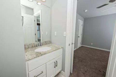 Bath - 936 S Weller Ave, Springfield, MO 65802 photo 25 of 33