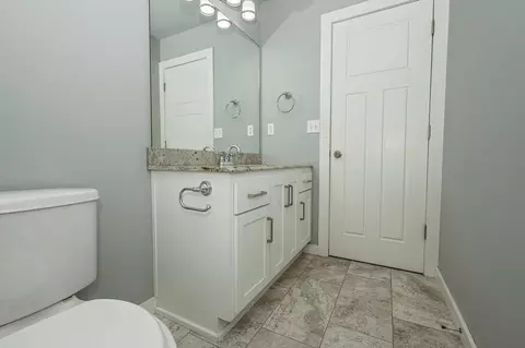 Bath - 936 S Weller Ave, Springfield, MO 65802 photo 30 of 33