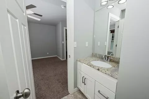Bath - 936 S Weller Ave, Springfield, MO 65802 photo 26 of 33