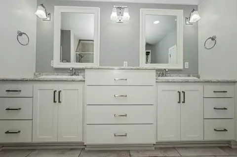 Bath - 936 S Weller Ave, Springfield, MO 65802 photo 8 of 33