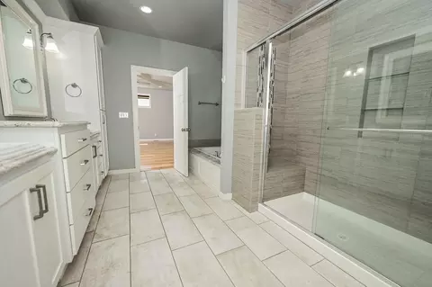 Bath - 936 S Weller Ave, Springfield, MO 65802 photo 16 of 33