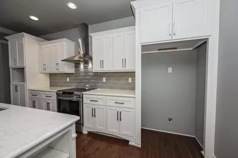 Kitchen - 936 S Weller Ave, Springfield, MO 65802 photo 6 of 8