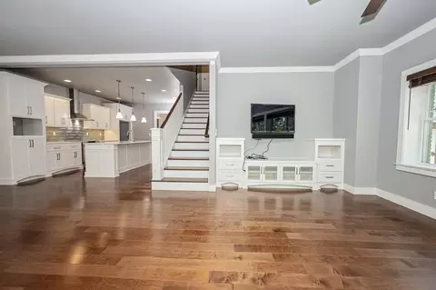 Living - 936 S Weller Ave, Springfield, MO 65802 photo 6 of 9