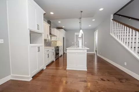 Entry Way - 936 S Weller Ave, Springfield, MO 65802 photo 1 of 4