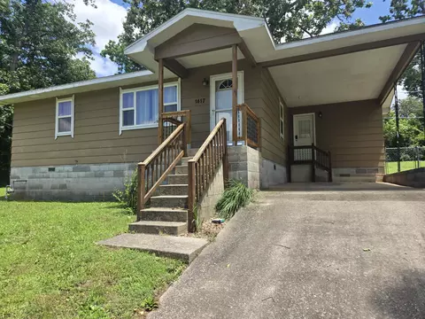 1417 Oakhill Dr, Cassville, MO 65625