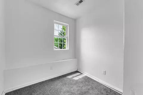 Bedroom - 1201 W Chase St, Springfield, MO 65803 photo 4 of 6