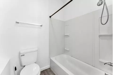Bath - 1201 W Chase St, Springfield, MO 65803 photo 4 of 4