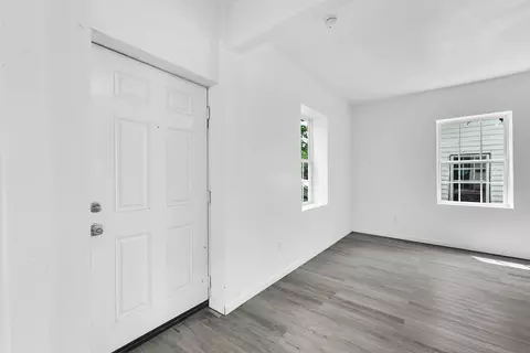 Entry Way - 1201 W Chase St, Springfield, MO 65803 photo 1 of 4