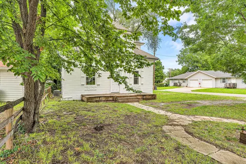 Exterior - 1201 W Chase St, Springfield, MO 65803 photo 3 of 7