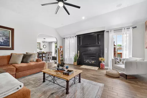 Living - 4840 S Prairie View Ave, Battlefield, MO 65619 photo 1 of 5