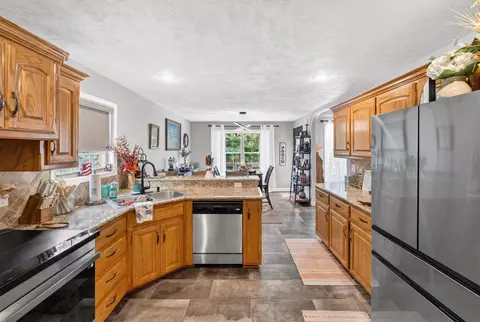 Kitchen - 4840 S Prairie View Ave, Battlefield, MO 65619 photo 2 of 2