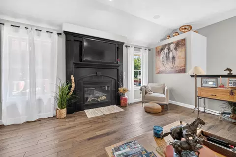 Living - 4840 S Prairie View Ave, Battlefield, MO 65619 photo 3 of 5