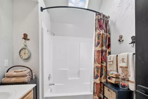 Bath - 4840 S Prairie View Ave, Battlefield, MO 65619 photo 5 of 6