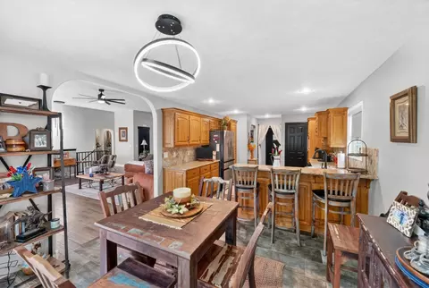 Dining - 4840 S Prairie View Ave, Battlefield, MO 65619 photo 1 of 4