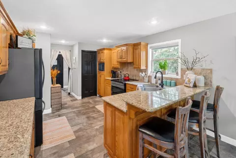 Kitchen - 4840 S Prairie View Ave, Battlefield, MO 65619 photo 1 of 2