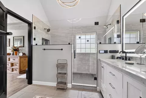 Bath - 4840 S Prairie View Ave, Battlefield, MO 65619 photo 2 of 6