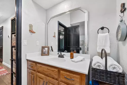 Bath - 4840 S Prairie View Ave, Battlefield, MO 65619 photo 4 of 6