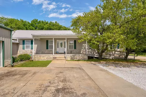 7222 N Farm Road 203, Strafford, MO 65757