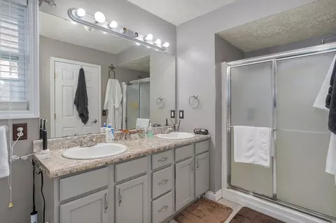Bath - 710 Silver Streak Rd, Nixa, MO 65714 photo 3 of 5