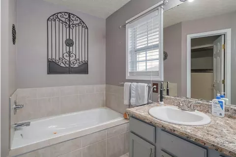 Bath - 710 Silver Streak Rd, Nixa, MO 65714 photo 2 of 5