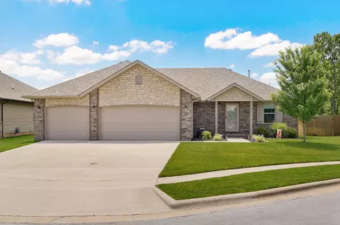 5664 W Mangrove St, Springfield, MO 65802