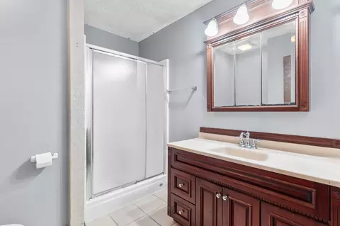 Bath - 3012 W Countryside Dr, Springfield, MO 65807 photo 1 of 3