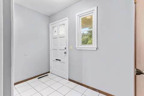 Entry Way - 3012 W Countryside Dr, Springfield, MO 65807 photo 3 of 3