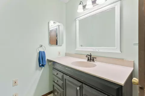 Bath - 3012 W Countryside Dr, Springfield, MO 65807 photo 2 of 3