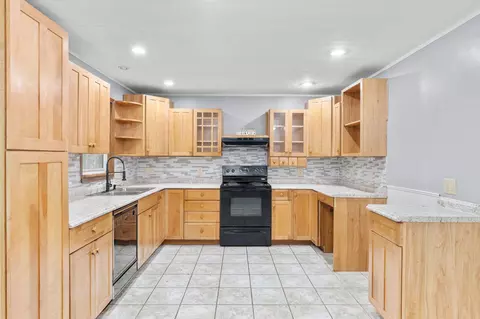 Kitchen - 3012 W Countryside Dr, Springfield, MO 65807 photo 2 of 3