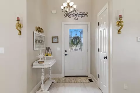 Entry Way - 4 Remington Dr, Monett, MO 65708 photo 2 of 4