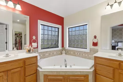 Bath - 4 Remington Dr, Monett, MO 65708 photo 2 of 4