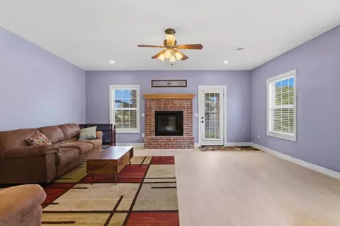 Living - 4 Remington Dr, Monett, MO 65708 photo 2 of 3