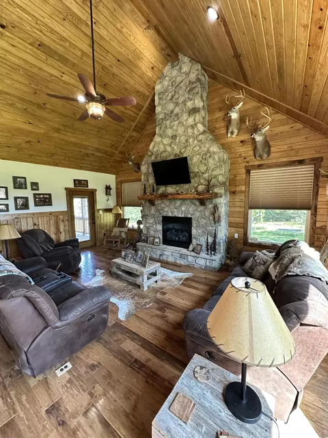 Living - 4471 County Road 323, Thayer, MO 65791 photo 4 of 8